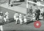 Image Columbia et Dartmouth le football Baker Field New York USA, 1961, de la seconde 24 séquences d'archives historiques vidéo 65675027887