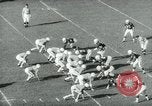 Image Columbia et Dartmouth le football Baker Field New York USA, 1961, de la seconde 28 séquences d'archives historiques vidéo 65675027887