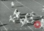 Image Columbia et Dartmouth le football Baker Field New York USA, 1961, de la seconde 29 séquences d'archives historiques vidéo 65675027887