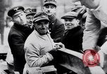 Image allemand les gens à travailler ensemble pour bâtir des défenses Berlin Allemagne, 1945, de la seconde 3 séquences d'archives historiques vidéo 65675027908