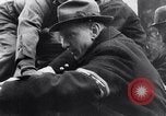 Image allemand les gens à travailler ensemble pour bâtir des défenses Berlin Allemagne, 1945, de la seconde 5 séquences d'archives historiques vidéo 65675027908