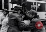 Image allemand les gens à travailler ensemble pour bâtir des défenses Berlin Allemagne, 1945, de la seconde 16 séquences d'archives historiques vidéo 65675027908