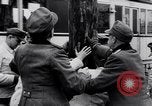 Image allemand les gens à travailler ensemble pour bâtir des défenses Berlin Allemagne, 1945, de la seconde 17 séquences d'archives historiques vidéo 65675027908