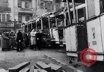 Image allemand les gens à travailler ensemble pour bâtir des défenses Berlin Allemagne, 1945, de la seconde 62 séquences d'archives historiques vidéo 65675027908