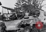 Immagine di Soldati tedeschi che combattono Alleati nei pressi di Aachen Germania, 1945, secondo 9 filmato di repertorio 65675027910