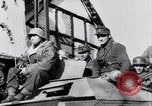 Immagine di Soldati tedeschi che combattono Alleati nei pressi di Aachen Germania, 1945, secondo 12 filmato di repertorio 65675027910