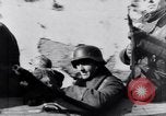 Immagine di Soldati tedeschi che combattono Alleati nei pressi di Aachen Germania, 1945, secondo 14 filmato di repertorio 65675027910