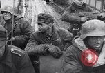 Immagine di Soldati tedeschi che combattono Alleati nei pressi di Aachen Germania, 1945, secondo 15 filmato di repertorio 65675027910