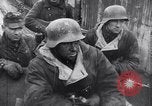 Immagine di Soldati tedeschi che combattono Alleati nei pressi di Aachen Germania, 1945, secondo 17 filmato di repertorio 65675027910