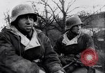 Immagine di Soldati tedeschi che combattono Alleati nei pressi di Aachen Germania, 1945, secondo 19 filmato di repertorio 65675027910