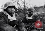 Immagine di Soldati tedeschi che combattono Alleati nei pressi di Aachen Germania, 1945, secondo 20 filmato di repertorio 65675027910