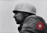 Immagine di Soldati tedeschi che combattono Alleati nei pressi di Aachen Germania, 1945, secondo 32 filmato di repertorio 65675027910