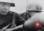 Immagine di Soldati tedeschi che combattono Alleati nei pressi di Aachen Germania, 1945, secondo 36 filmato di repertorio 65675027910