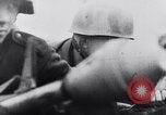 Immagine di Soldati tedeschi che combattono Alleati nei pressi di Aachen Germania, 1945, secondo 37 filmato di repertorio 65675027910