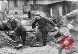 Immagine di Soldati tedeschi che combattono Alleati nei pressi di Aachen Germania, 1945, secondo 53 filmato di repertorio 65675027910