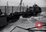 Image extension de lignes de ravitaillement 'Océan Atlantique, 1945, de la seconde 42 séquences d'archives historiques vidéo 65675027918