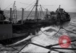 Image extension de lignes de ravitaillement 'Océan Atlantique, 1945, de la seconde 48 séquences d'archives historiques vidéo 65675027918