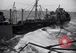 Image extension de lignes de ravitaillement 'Océan Atlantique, 1945, de la seconde 49 séquences d'archives historiques vidéo 65675027918