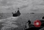 Image USS Nelson (DD-623) accompagnant le convoi de navires dans l'Atlantique 'Océan Atlantique, 1943, de la seconde 3 séquences d'archives historiques vidéo 65675027934