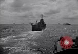 Image USS Nelson (DD-623) accompagnant le convoi de navires dans l'Atlantique 'Océan Atlantique, 1943, de la seconde 4 séquences d'archives historiques vidéo 65675027934