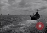 Image USS Nelson (DD-623) accompagnant le convoi de navires dans l'Atlantique 'Océan Atlantique, 1943, de la seconde 6 séquences d'archives historiques vidéo 65675027934