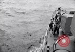 Image USS Nelson (DD-623) accompagnant le convoi de navires dans l'Atlantique 'Océan Atlantique, 1943, de la seconde 14 séquences d'archives historiques vidéo 65675027934