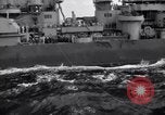 Image USS Nelson (DD-623) accompagnant le convoi de navires dans l'Atlantique 'Océan Atlantique, 1943, de la seconde 22 séquences d'archives historiques vidéo 65675027934