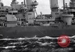 Image USS Nelson (DD-623) accompagnant le convoi de navires dans l'Atlantique 'Océan Atlantique, 1943, de la seconde 23 séquences d'archives historiques vidéo 65675027934