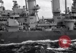 Image USS Nelson (DD-623) accompagnant le convoi de navires dans l'Atlantique 'Océan Atlantique, 1943, de la seconde 25 séquences d'archives historiques vidéo 65675027934