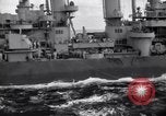 Image USS Nelson (DD-623) accompagnant le convoi de navires dans l'Atlantique 'Océan Atlantique, 1943, de la seconde 26 séquences d'archives historiques vidéo 65675027934