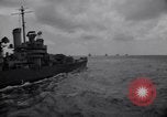 Image USS Nelson (DD-623) accompagnant le convoi de navires dans l'Atlantique 'Océan Atlantique, 1943, de la seconde 34 séquences d'archives historiques vidéo 65675027934