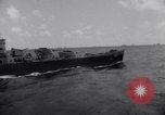 Image USS Nelson (DD-623) accompagnant le convoi de navires dans l'Atlantique 'Océan Atlantique, 1943, de la seconde 38 séquences d'archives historiques vidéo 65675027934