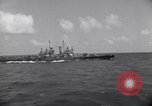 Image USS Nelson (DD-623) accompagnant le convoi de navires dans l'Atlantique 'Océan Atlantique, 1943, de la seconde 41 séquences d'archives historiques vidéo 65675027934