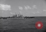 Image USS Nelson (DD-623) accompagnant le convoi de navires dans l'Atlantique 'Océan Atlantique, 1943, de la seconde 43 séquences d'archives historiques vidéo 65675027934