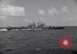 Image USS Nelson (DD-623) accompagnant le convoi de navires dans l'Atlantique 'Océan Atlantique, 1943, de la seconde 44 séquences d'archives historiques vidéo 65675027934