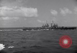 Image USS Nelson (DD-623) accompagnant le convoi de navires dans l'Atlantique 'Océan Atlantique, 1943, de la seconde 48 séquences d'archives historiques vidéo 65675027934