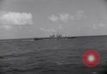 Image USS Nelson (DD-623) accompagnant le convoi de navires dans l'Atlantique 'Océan Atlantique, 1943, de la seconde 53 séquences d'archives historiques vidéo 65675027934