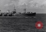Image USS Nelson (DD-623) accompagnant le convoi de navires dans l'Atlantique 'Océan Atlantique, 1943, de la seconde 56 séquences d'archives historiques vidéo 65675027934