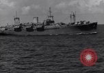 Image USS Nelson (DD-623) accompagnant le convoi de navires dans l'Atlantique 'Océan Atlantique, 1943, de la seconde 62 séquences d'archives historiques vidéo 65675027934