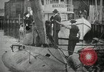 Immagine di Stantuffo sottomarino classe sparare un siluro New Suffolk New York USA, 1904, secondo 3 filmato di repertorio 65675027950