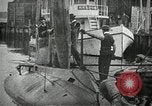 Immagine di Stantuffo sottomarino classe sparare un siluro New Suffolk New York USA, 1904, secondo 12 filmato di repertorio 65675027950