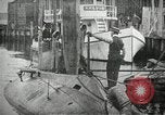 Immagine di Stantuffo sottomarino classe sparare un siluro New Suffolk New York USA, 1904, secondo 13 filmato di repertorio 65675027950