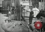 Immagine di Stantuffo sottomarino classe sparare un siluro New Suffolk New York USA, 1904, secondo 14 filmato di repertorio 65675027950