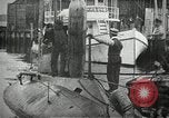 Immagine di Stantuffo sottomarino classe sparare un siluro New Suffolk New York USA, 1904, secondo 16 filmato di repertorio 65675027950