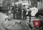 Immagine di Stantuffo sottomarino classe sparare un siluro New Suffolk New York USA, 1904, secondo 17 filmato di repertorio 65675027950