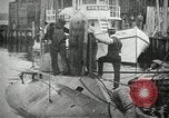 Immagine di Stantuffo sottomarino classe sparare un siluro New Suffolk New York USA, 1904, secondo 18 filmato di repertorio 65675027950