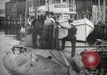 Immagine di Stantuffo sottomarino classe sparare un siluro New Suffolk New York USA, 1904, secondo 20 filmato di repertorio 65675027950