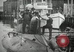 Immagine di Stantuffo sottomarino classe sparare un siluro New Suffolk New York USA, 1904, secondo 21 filmato di repertorio 65675027950