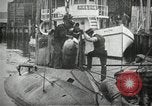 Immagine di Stantuffo sottomarino classe sparare un siluro New Suffolk New York USA, 1904, secondo 24 filmato di repertorio 65675027950