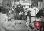 Immagine di Stantuffo sottomarino classe sparare un siluro New Suffolk New York USA, 1904, secondo 25 filmato di repertorio 65675027950